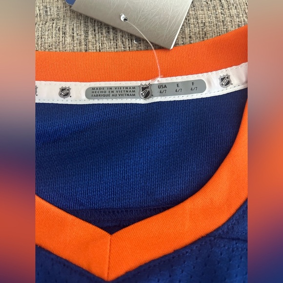 NWT NHL Blue and Orange Islanders Jersey for kids - Picture 7 of 7